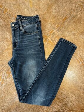 American Eagle Blue Denim Super High Rise Jeggings Sz 2 Waist 28” Inseam 29”